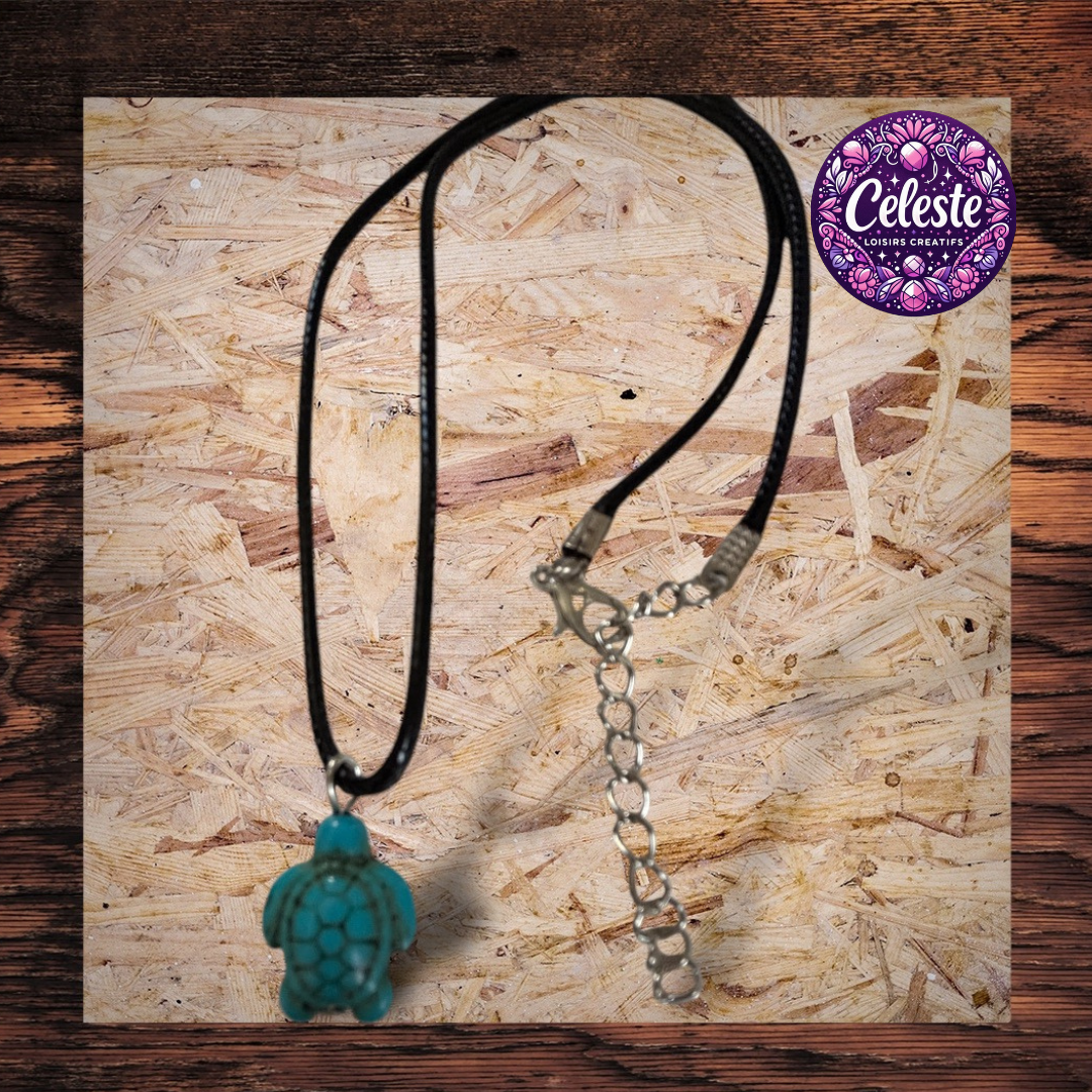 Collier pendentif turquoise synthétique, tortue