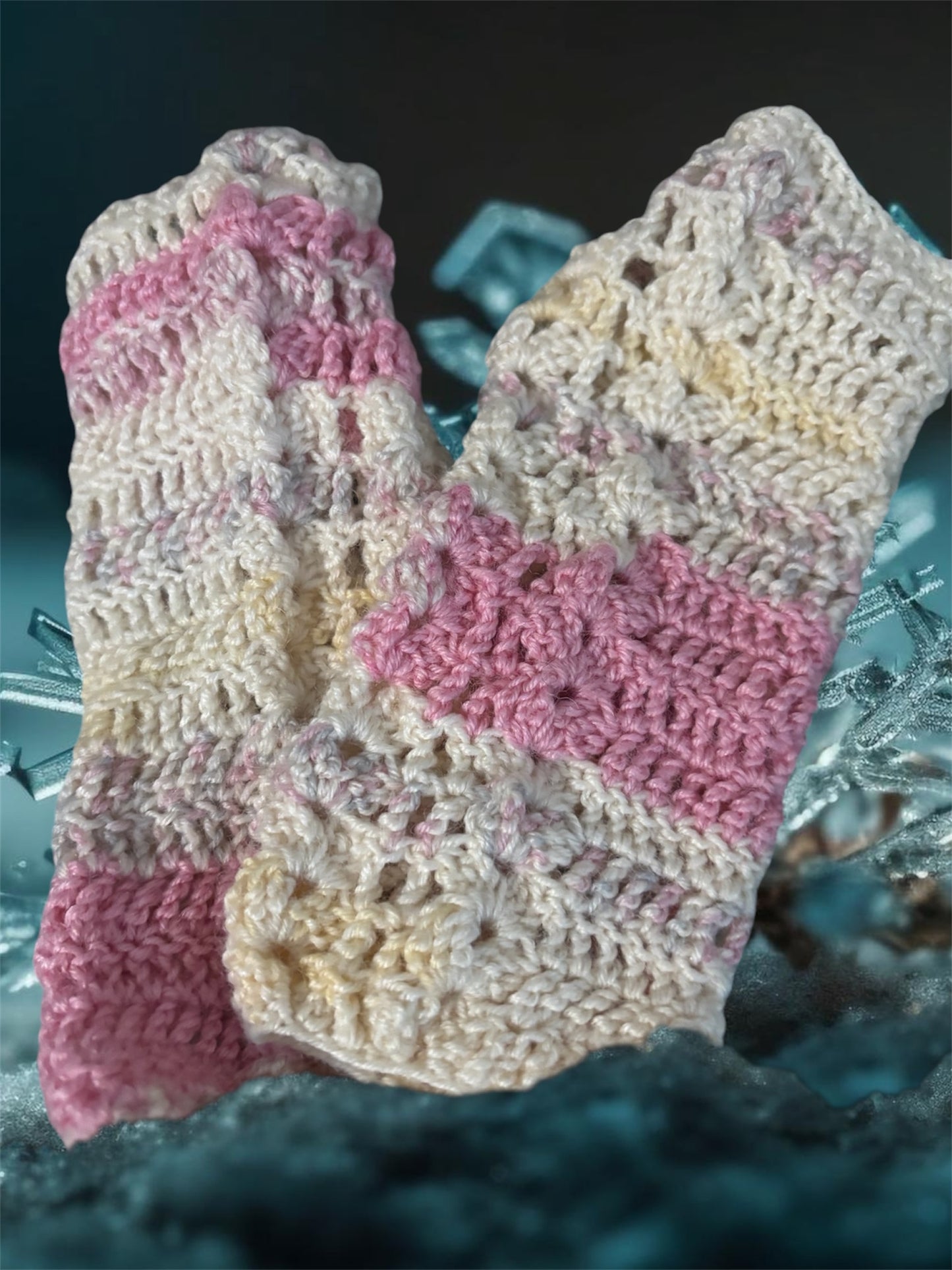 Mitaines au Crochet – Deux Styles Colorés pour l’Hiver