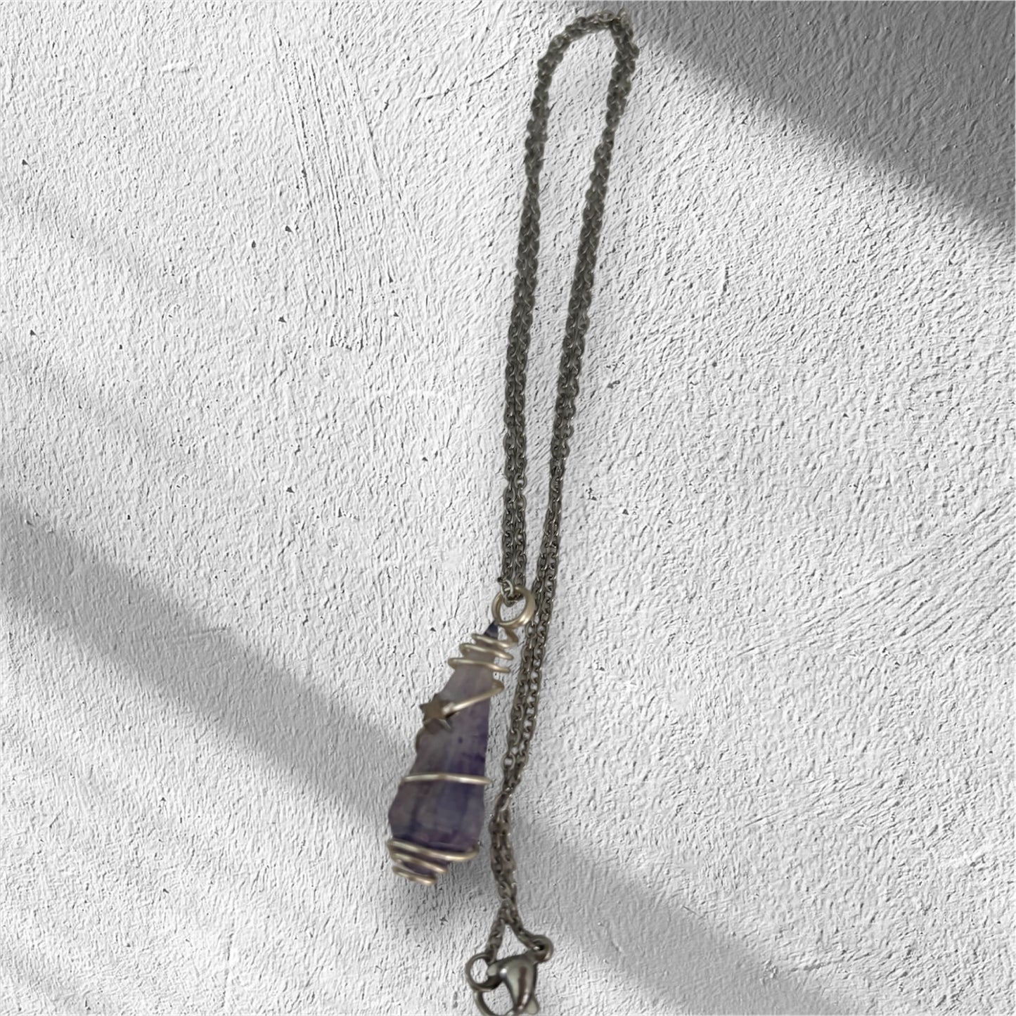 Collier pendentif en pépite irrégulière en cristal de quartz naturel