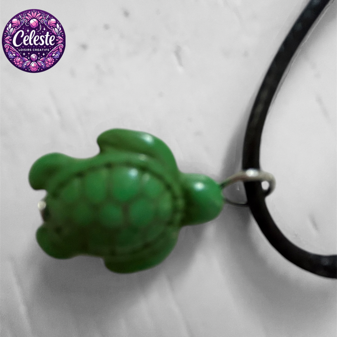 Collier pendentif turquoise synthétique, tortue