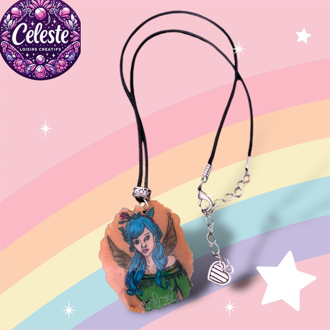 Pendentif Fée Dessiné à la Main - Collier Artisanat